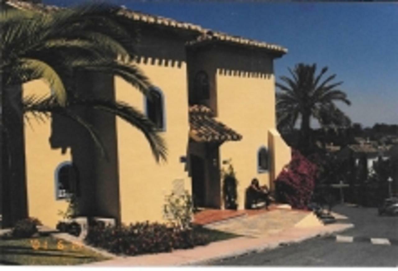 Acacias Villa